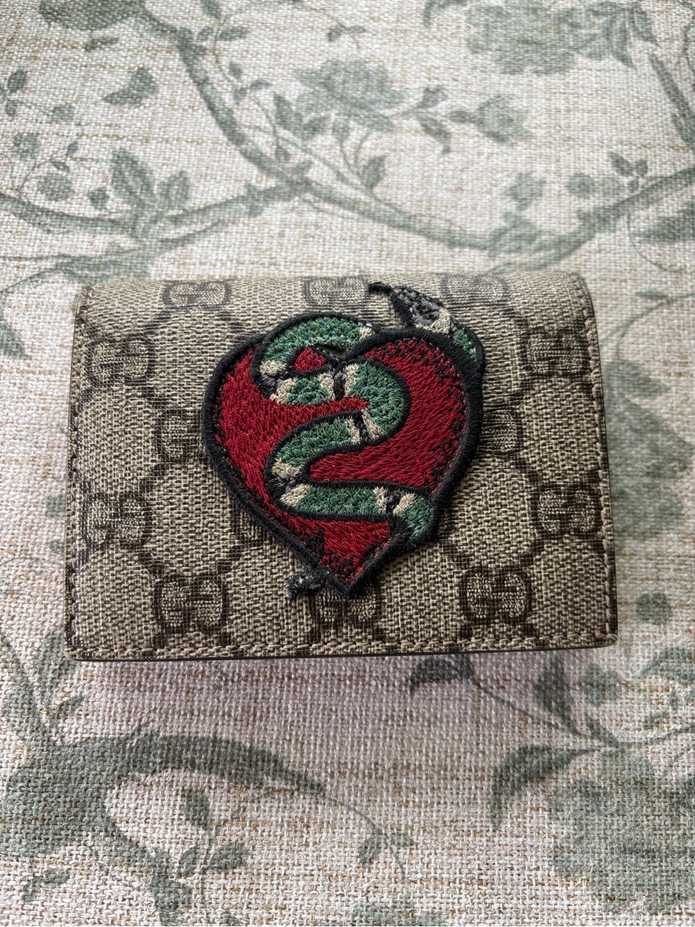 EUC Gucci Limited Edition GG Supreme Heart Snake Wallet.